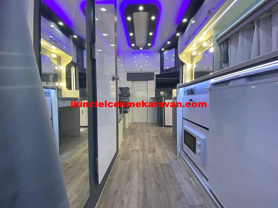 spot mercedes karavan